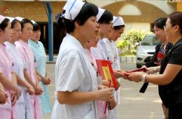 喜迎护士节  护理人员受表彰