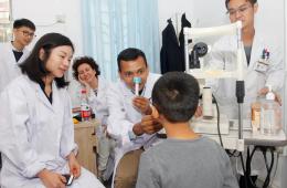 海内外眼科专家到梧州市工人医院开展疑难病例指导与教学