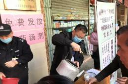 梧州市工人医院免费发放湿疫预防茶并倡导艾烟杀菌驱疫
